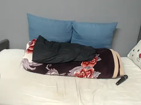 Bustydiva83 webcam