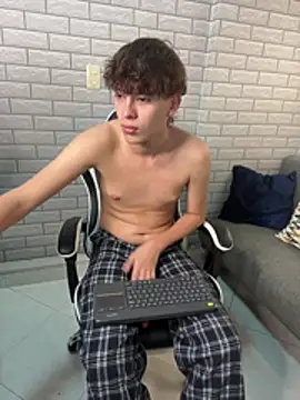 Nicola_hard live cam on StripChat