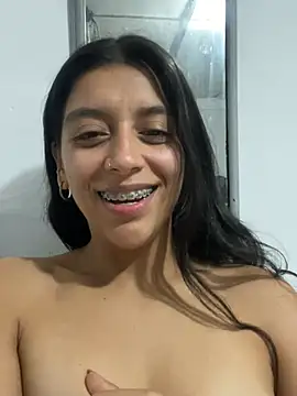 brittanydiaz (F young) - 4 fingers in pussy