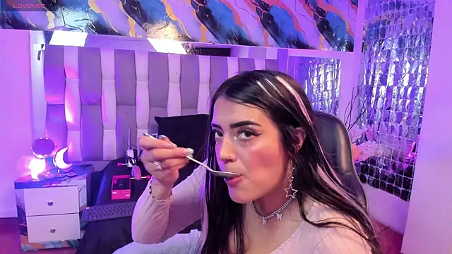 IsaDiiaz live cam on StripChat