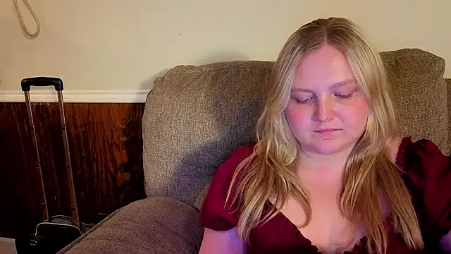 PhatAssBlond webcam