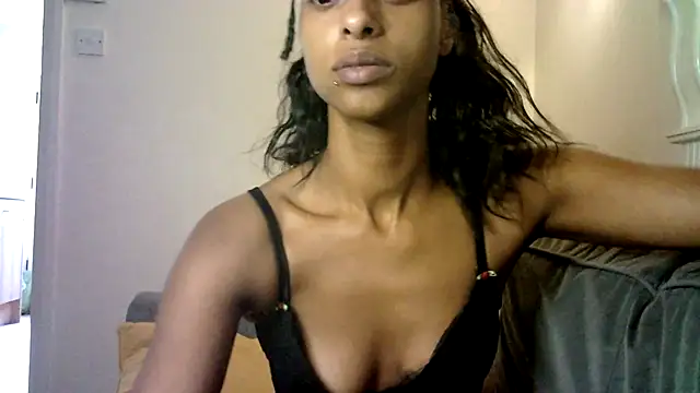 Hazel_Dollxx webcam