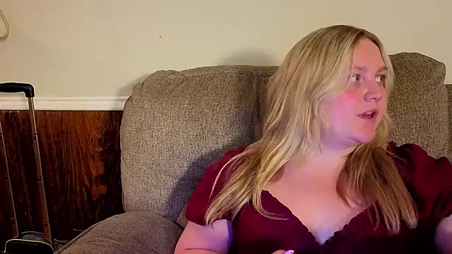 PhatAssBlond webcam