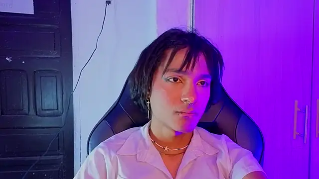tiffanyy_777 - Tiffanyy_777's free webcam - UK Sex Cams