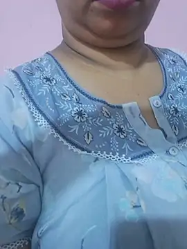 Ravina_patil1 live cam