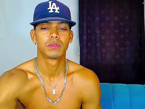 themyke101 - TheMyke101's free webcam - UK Sex Cams