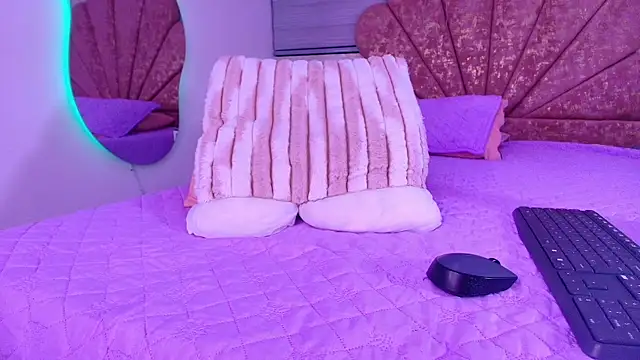 mia_colls webcam