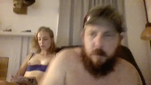littilebutcute live cam on StripChat