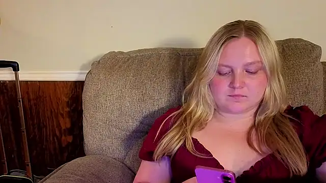 PhatAssBlond webcam