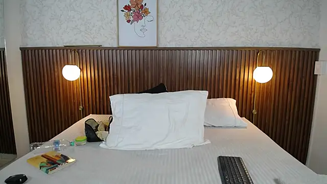 Ariana_Wayne webcam
