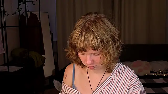 VioletDesiree webcam