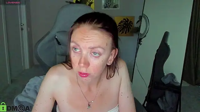 EmilyStevart live cam on StripChat
