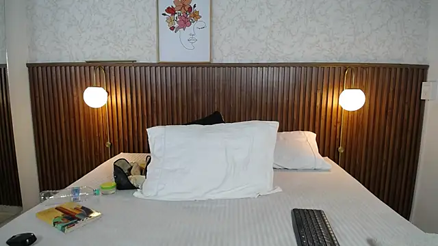 Ariana_Wayne webcam