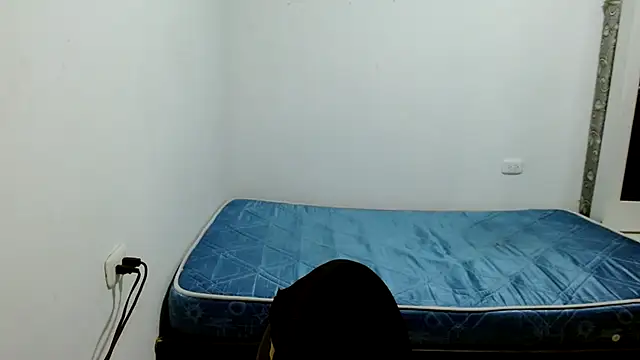 estefania224 live cam on StripChat