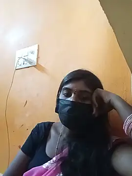 Keerthi_143 live cam on StripChat