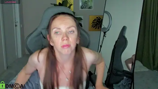 EmilyStevart live cam on StripChat