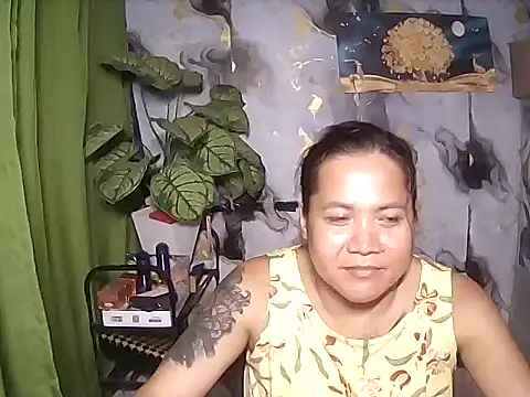 TabooSHOWgirl18 webcam