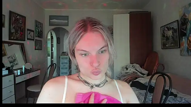 milliKira006 webcam