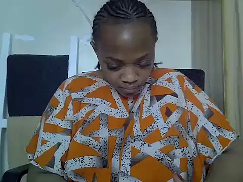 Curvy_Charm