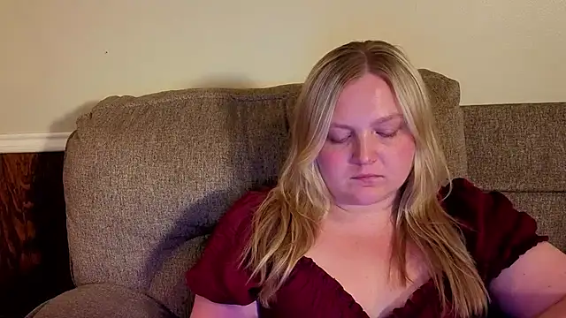 PhatAssBlond webcam