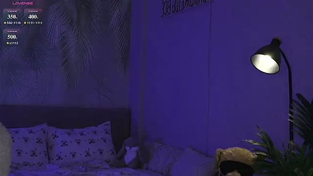 Break-me-Shake-me live cam on StripChat