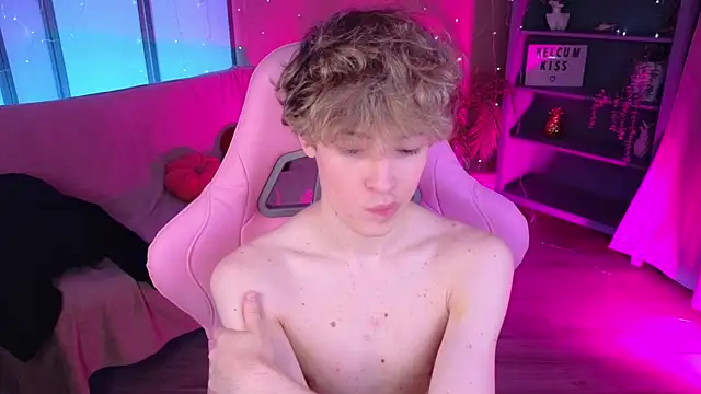 kevingarsiaa live cam on StripChat