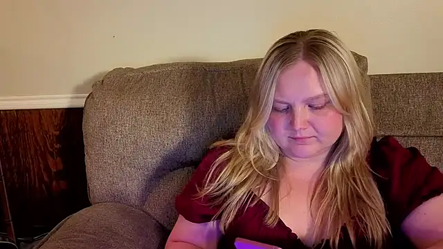 PhatAssBlond webcam