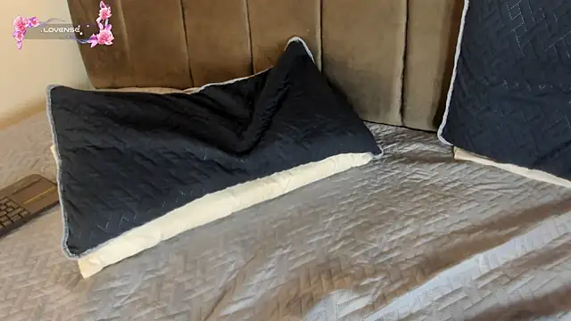 Luna_honey9 webcam