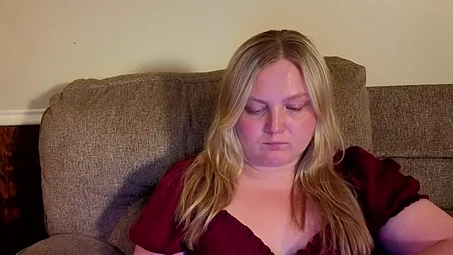 PhatAssBlond webcam