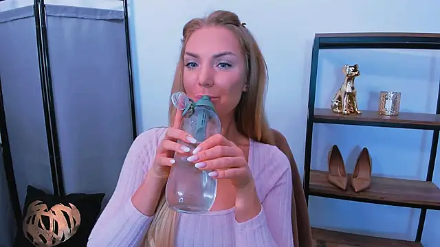 AulloraHoney webcam