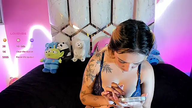 Amanda_klaire live cam on StripChat