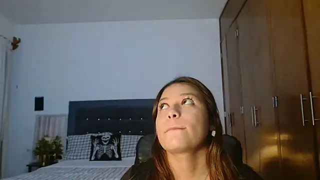 3littles (F young) - Pull down your miniskirt, Zandra open as