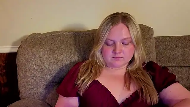 PhatAssBlond webcam