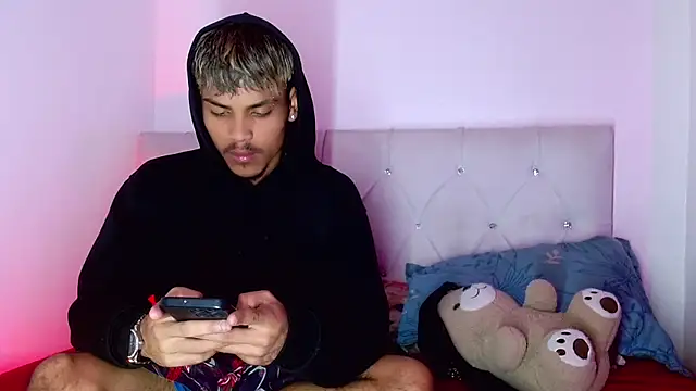Angel_foxc13 live cam on StripChat