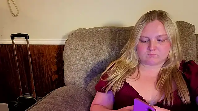 PhatAssBlond webcam