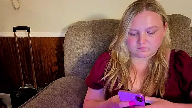 PhatAssBlond webcam