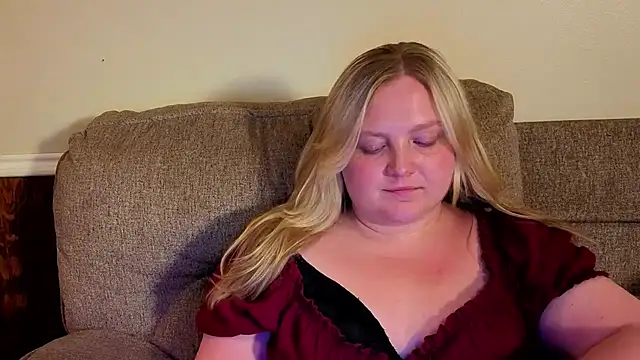 PhatAssBlond webcam