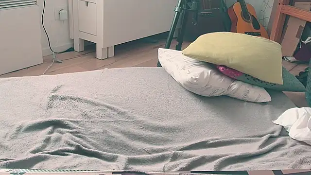 CeriseLapine live cam on StripChat