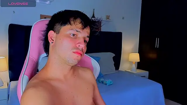 Issac_james_ live cam on StripChat