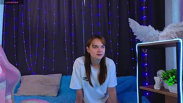 CorrieKibbee live cam on StripChat