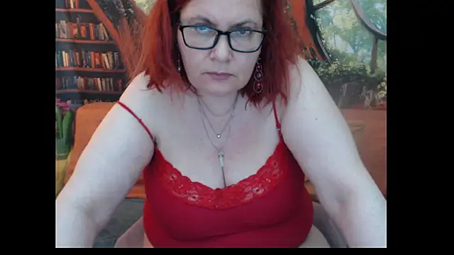 PlayfullMature live cam