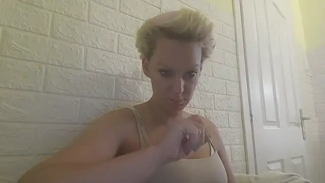 SlyLady webcam