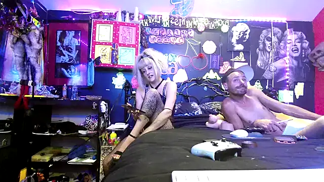 daddyandsplashqueen (Ask my age) - Flash titties