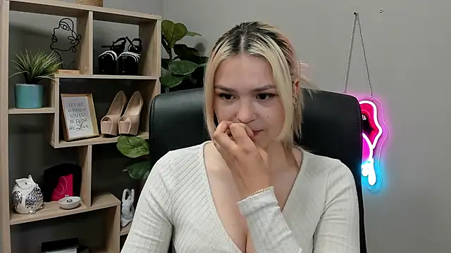 SweetLilyxo webcam
