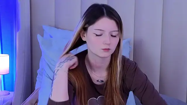 AlyssFrost webcam