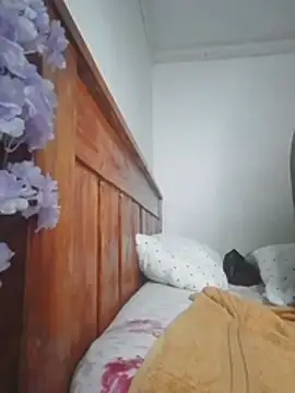 creamiequeen webcam