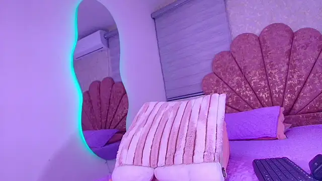 mia_colls webcam