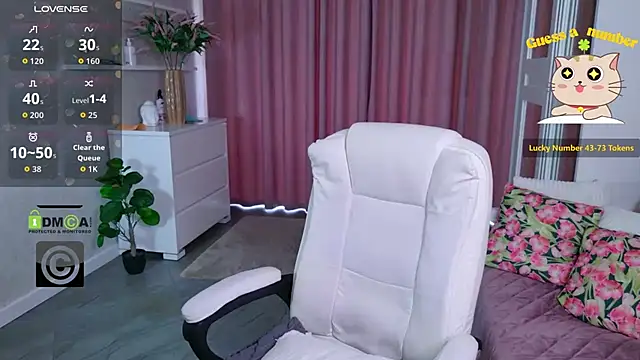 KellyKleine live cam on StripChat