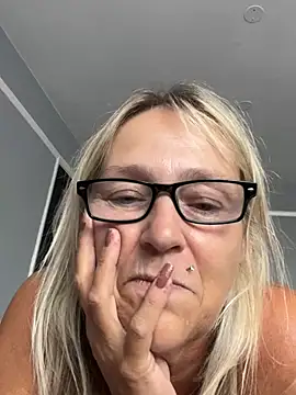 Blondnboujee53