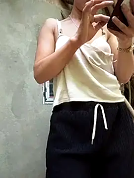 Heryy_xx live cam on StripChat